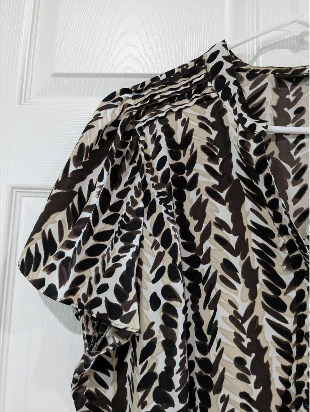 East 5th Women's Leaf Print Button Up Blouse, Black Brown, Plus Size 1X - Picture 3 of 9